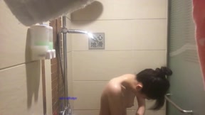 男友爱拍自己女友洗澡